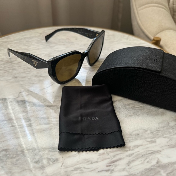 WORN ONCE PRADA SUNGLASSES SPR 19ZS - Picture 4 of 4